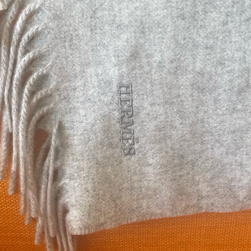 HERMES Gray and Brown Horse reversible   SHAWL - Picture 2 of 9